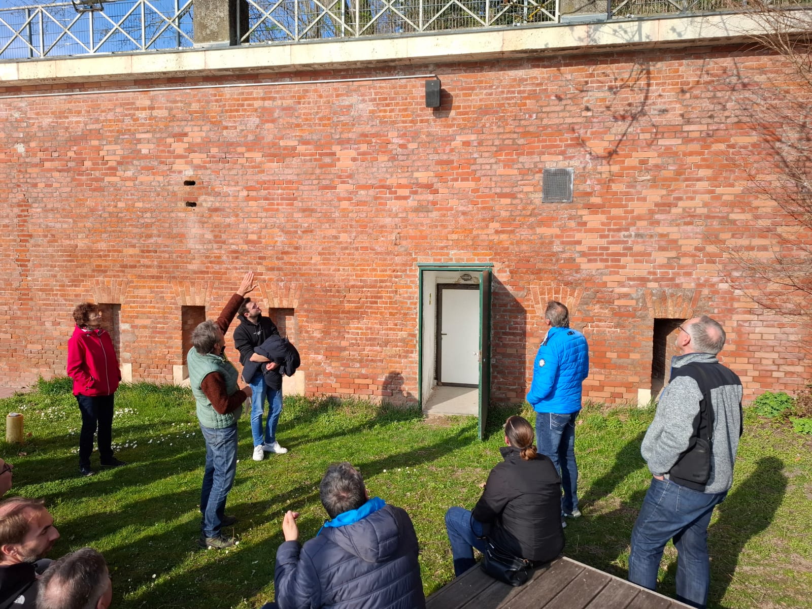 Aussenandicht des Bunkers Sicht Freibad